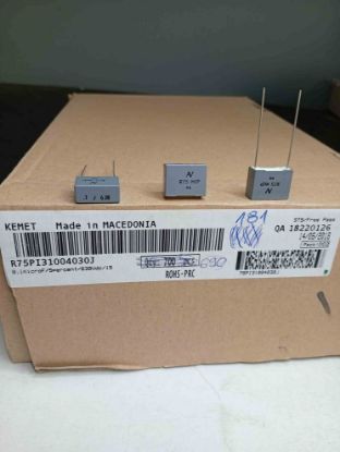 R75PI31004030J 100NF 630V 15 0.05 KEMET POLYESTER KONDANSATÖR resmi