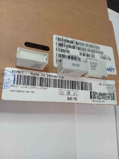 MMK27.5106J100F12L4TRAY 10MF 100V 27.5 0.05 KEMET POLYESTER KONDANSATÖR resmi