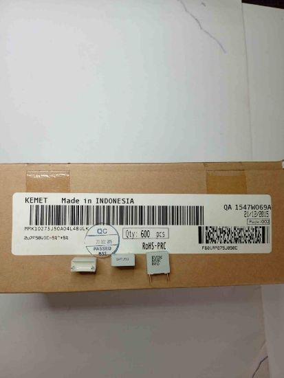 MMK10275J50A04L4BULK 2.7MF 50V 10 0.05 KEMET POLYESTER KONDANSATÖR resmi