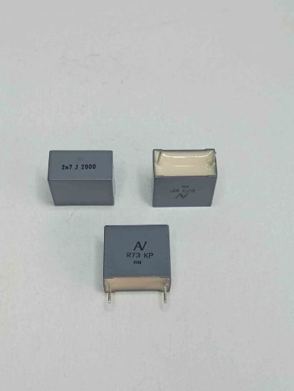 73UI1270SE00J 2.7NF 2000V 15 0.05 KEMET POLYESTER KONDANSATÖR resmi