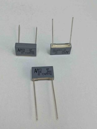 R73UI03304000J 330PF 2000V 0.05 15 KEMET POLYESTER KONDANSATÖR resmi