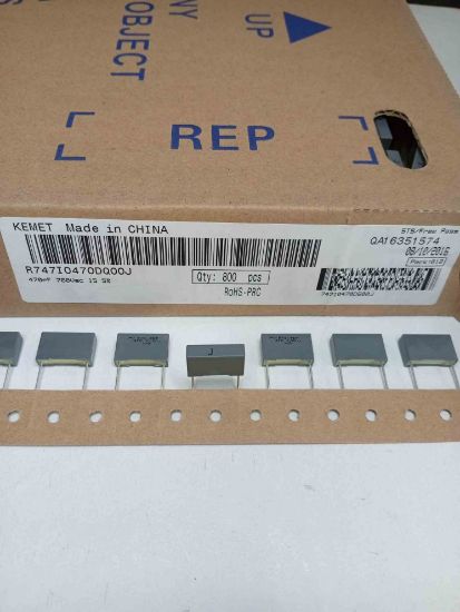 R747I0470DQ00J 470PF 700VAC 15 0.05 KEMET POLYESTER KONDANSATÖR resmi