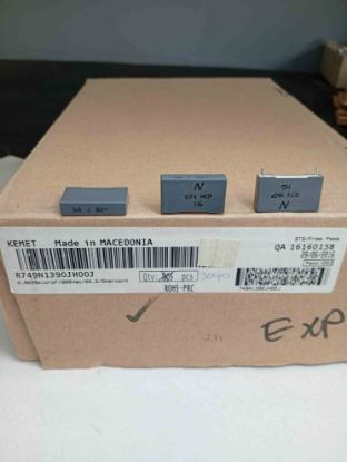 R749N1390JH00J 3.9NF 900VAC 22.5 0.05 KEMET POLYESTER KONDANSATÖR resmi