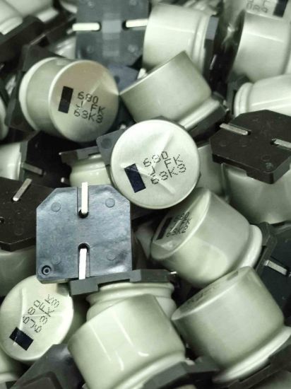 680MF 63V  17x15 SMD KONDANSATÖR resmi