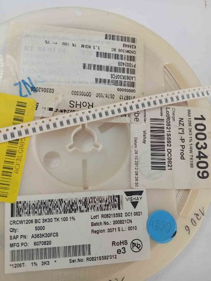 CRCW1206BC3K30TK100 3K3 1206 VISHAY SMD DİRENÇ resmi